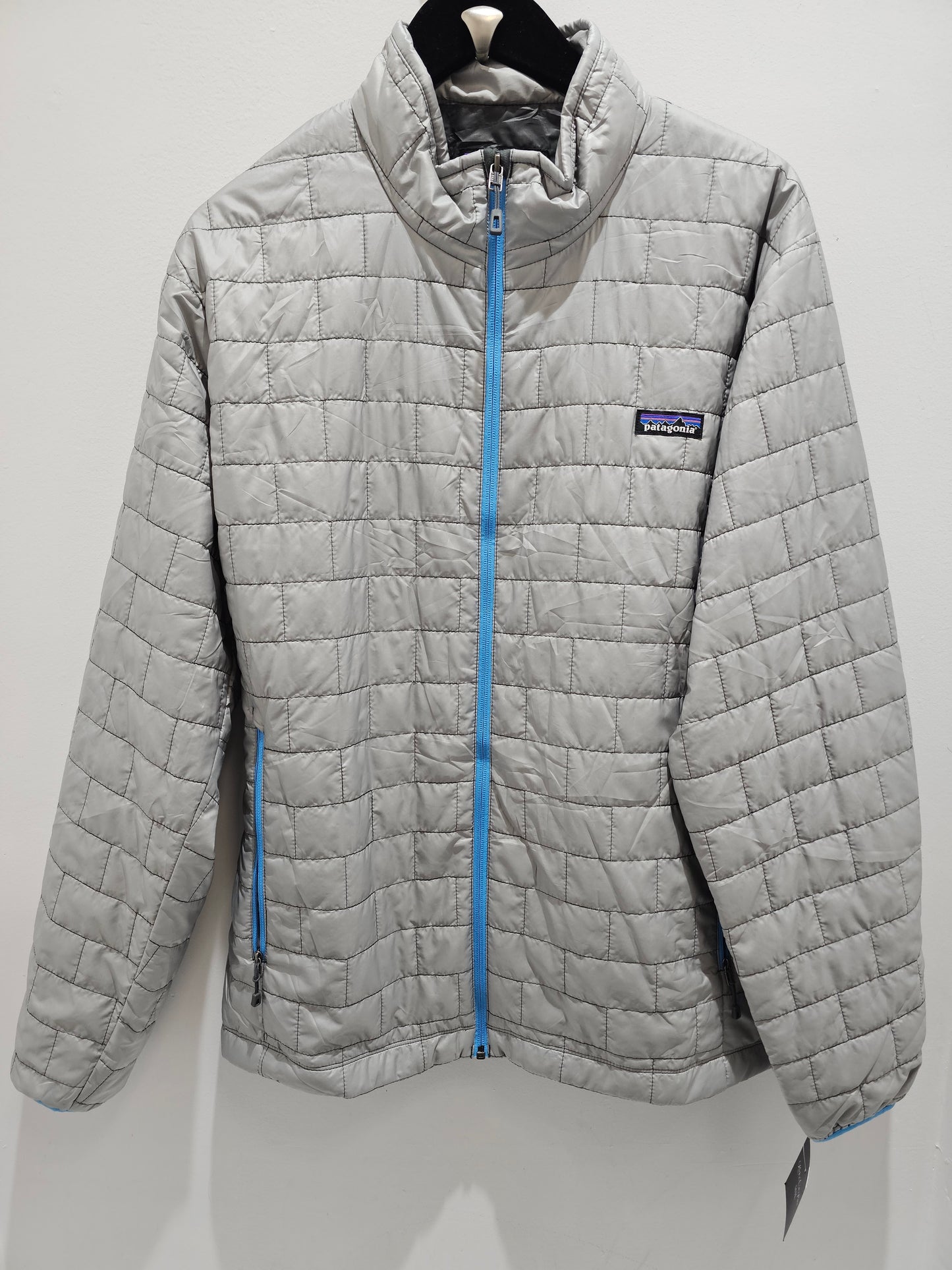 Patagonia mens lightweight full zipper SP16 silver jacket