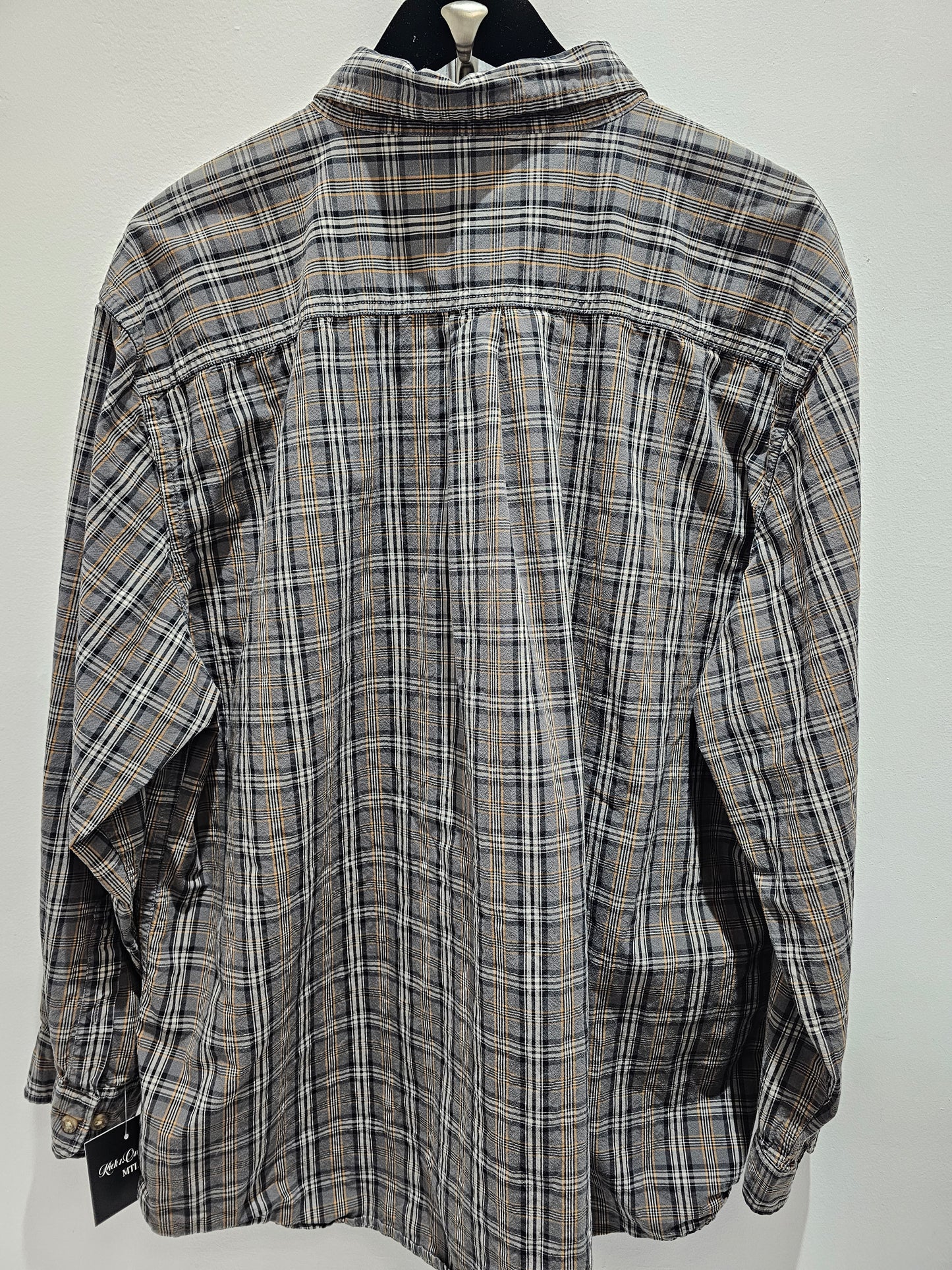 Carhatt gray plaid buttons down pocket long sleeve