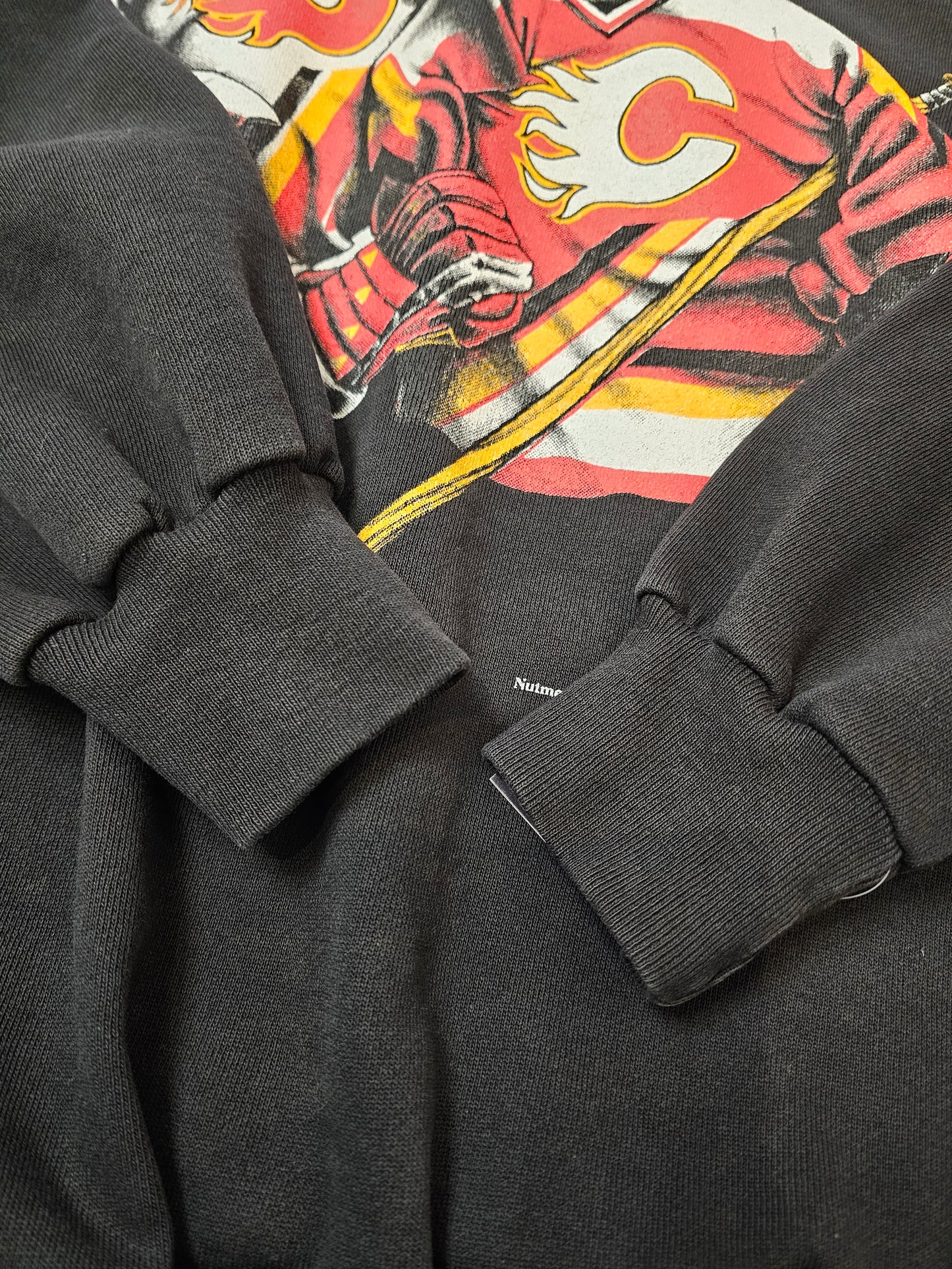 Vintage 1994 Nutmeg Ccm Calrgary Flames Black crewneck🏒