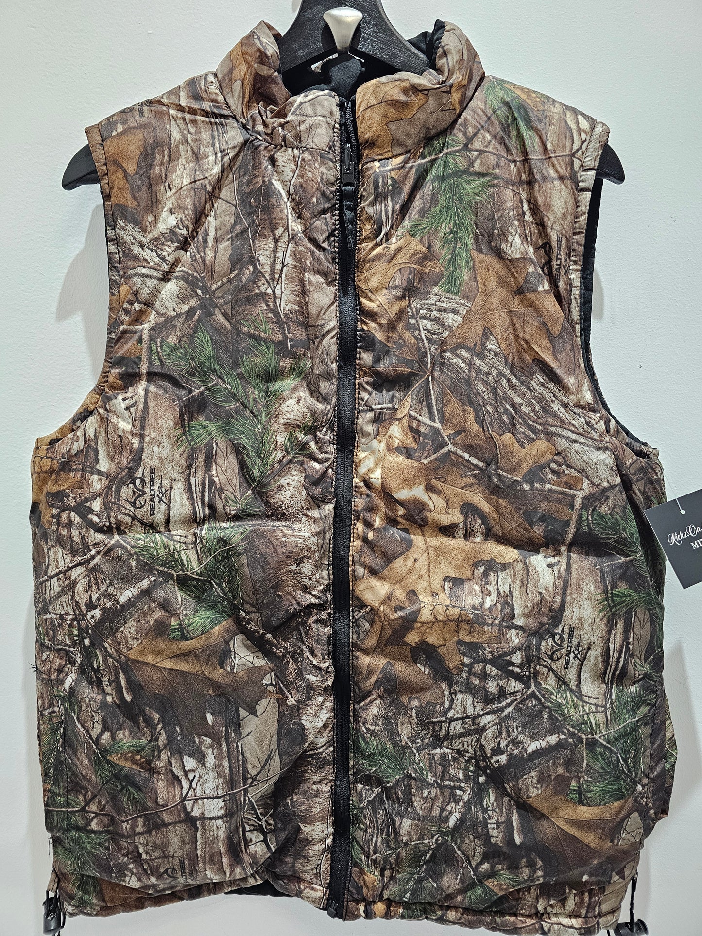 Realtree Xtra reversible camouflage fullzip vest