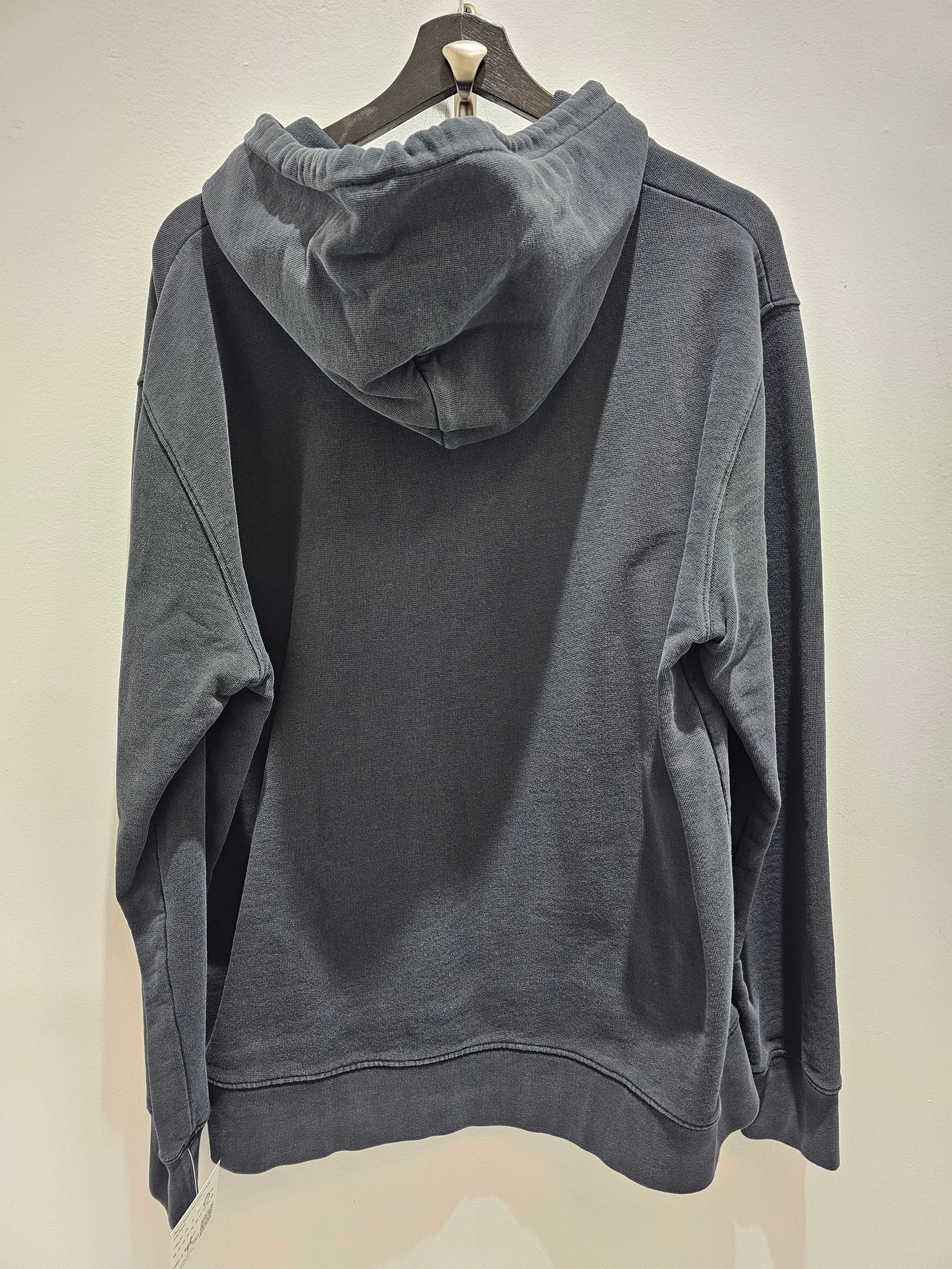 Carharty print washed black pullover hoodie